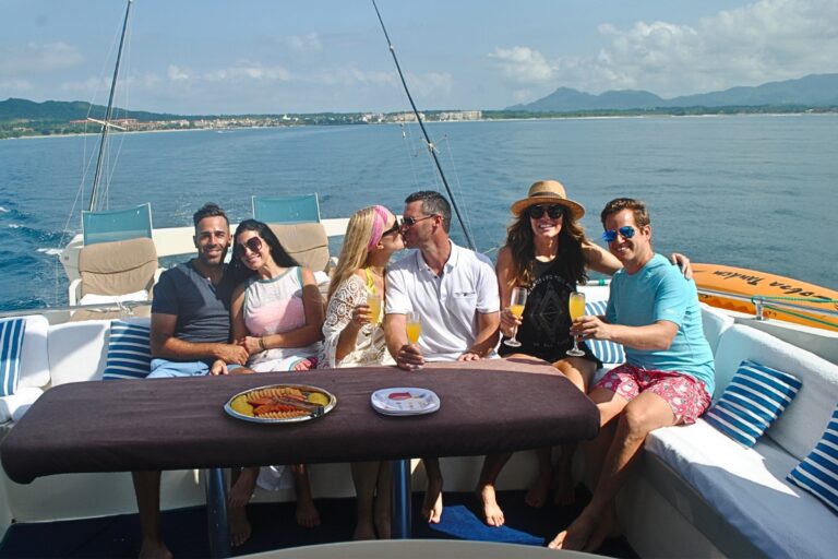 Aurora-yacht-Puerto-Vallarta-Nuevo-Vallarta-rent (1)