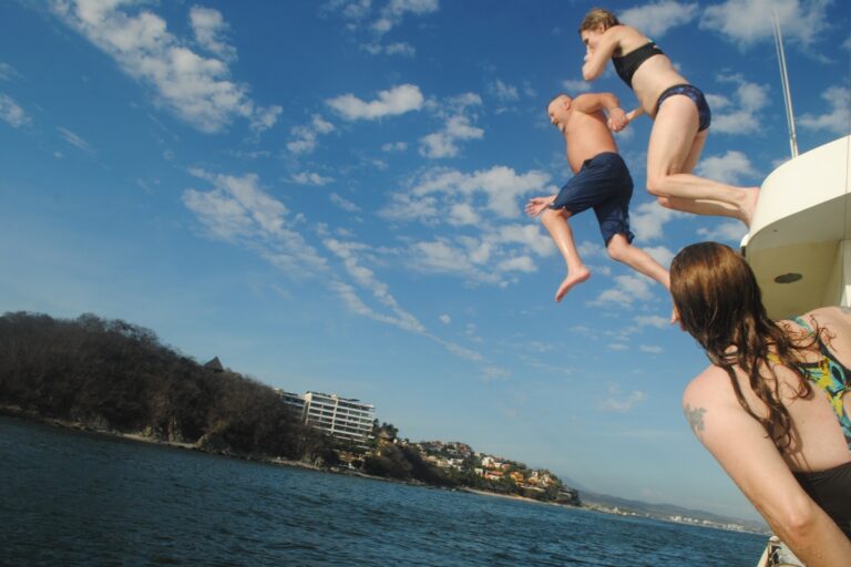 Aurora-yacht-Puerto-Vallarta-Nuevo-Vallarta-rent (2)